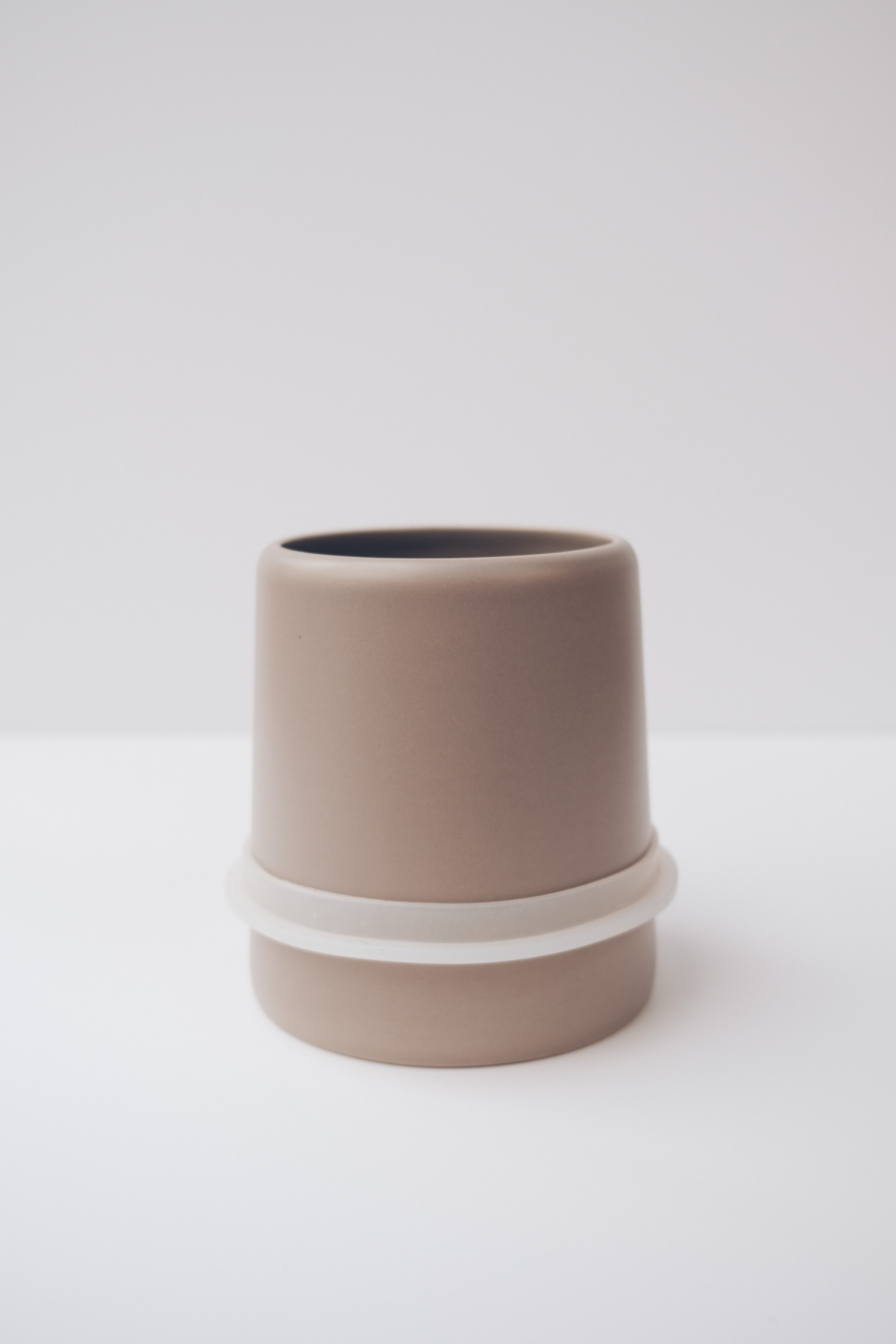 Profile shot of the nebl vase showing the shape