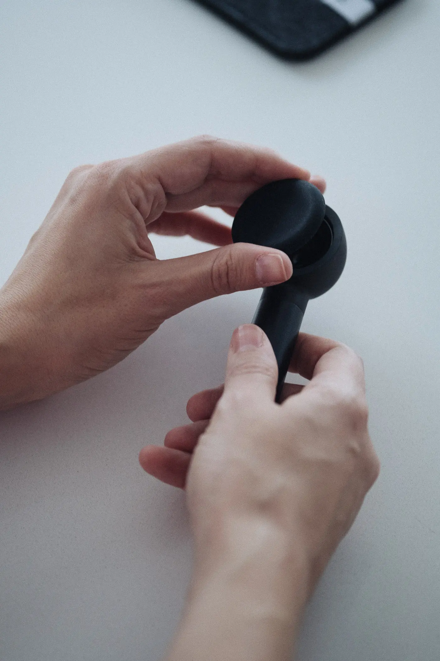 woman taking off lid on heir handpipe