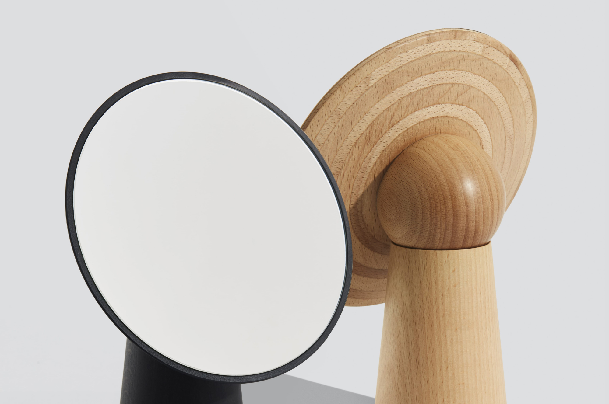 Anden Cameo Mirror — An Interesting Ball and Socket Design