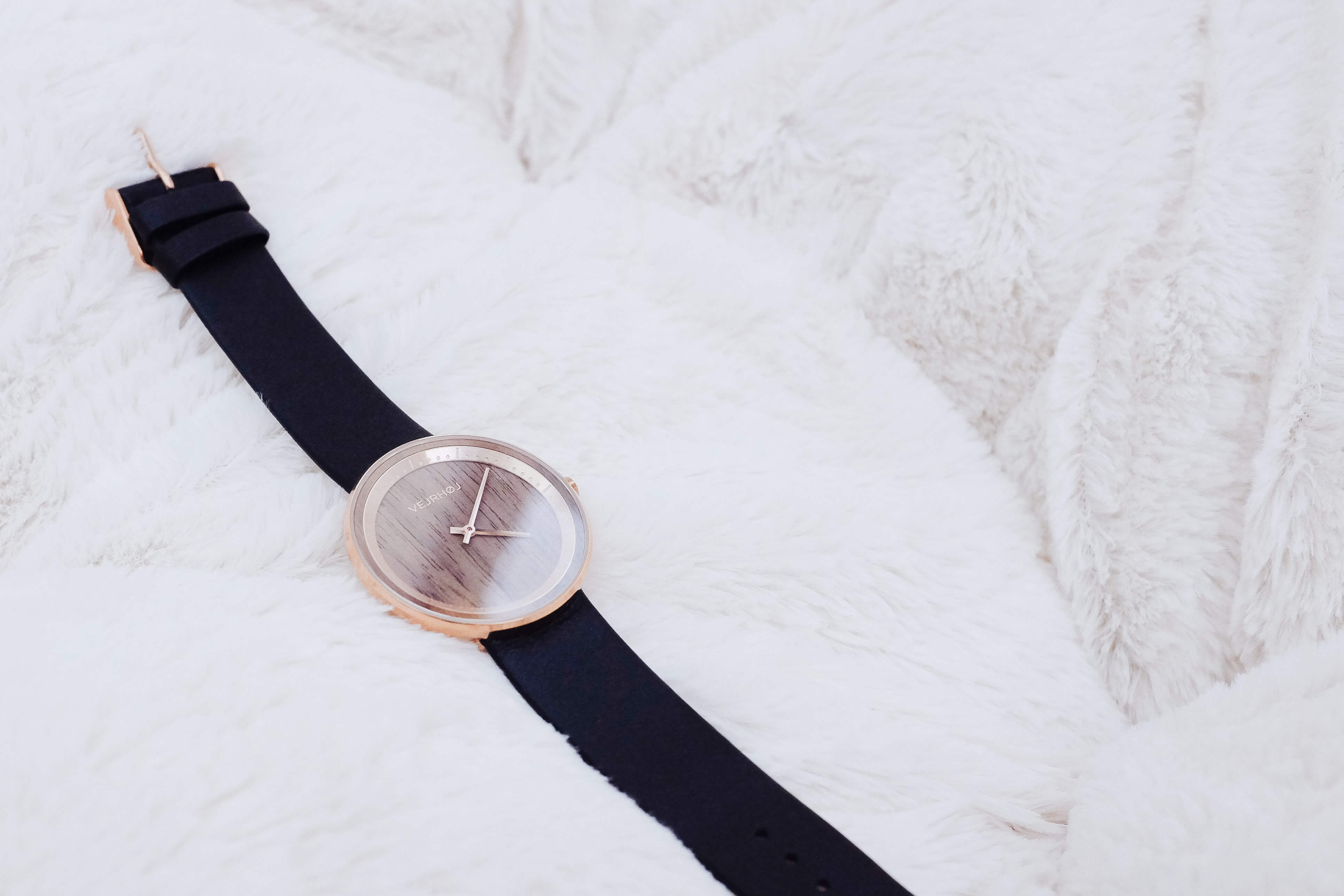 VEJRHØJ Rose Watch Review