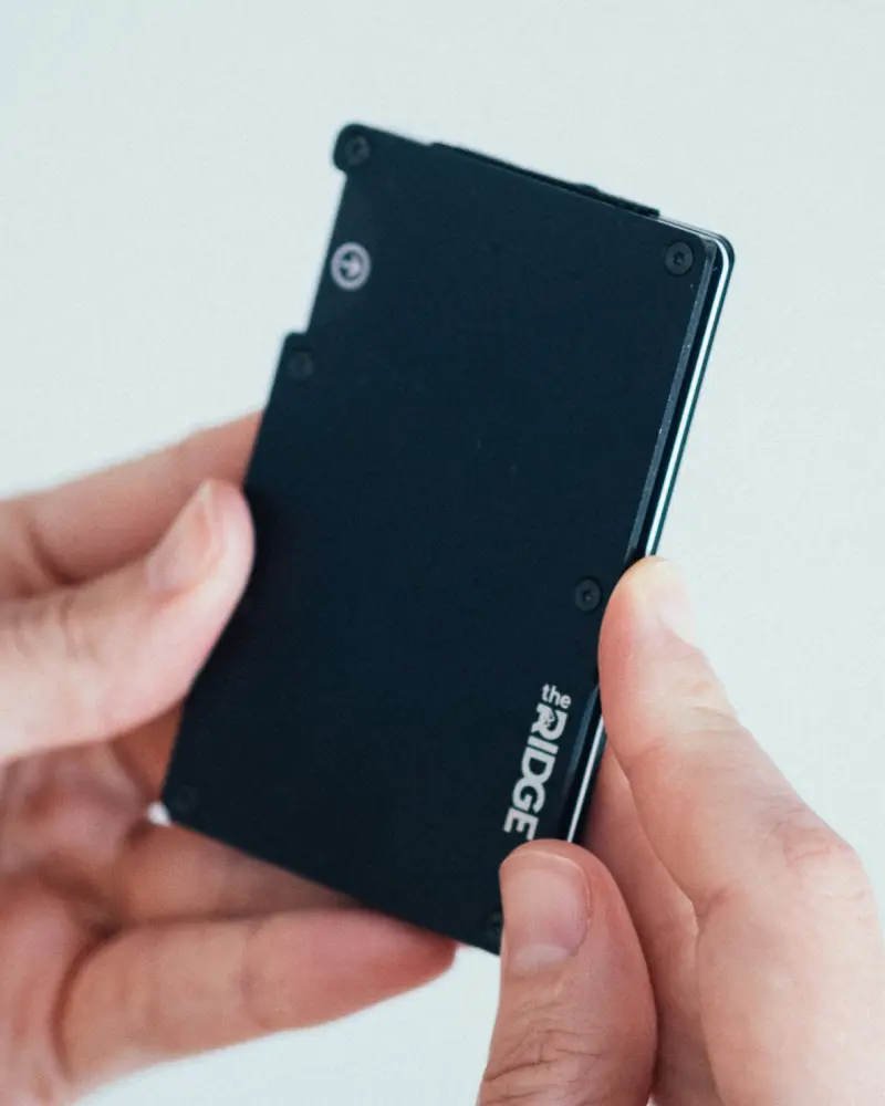 Ridge Wallet Review — Slim Design With a Metal Shell