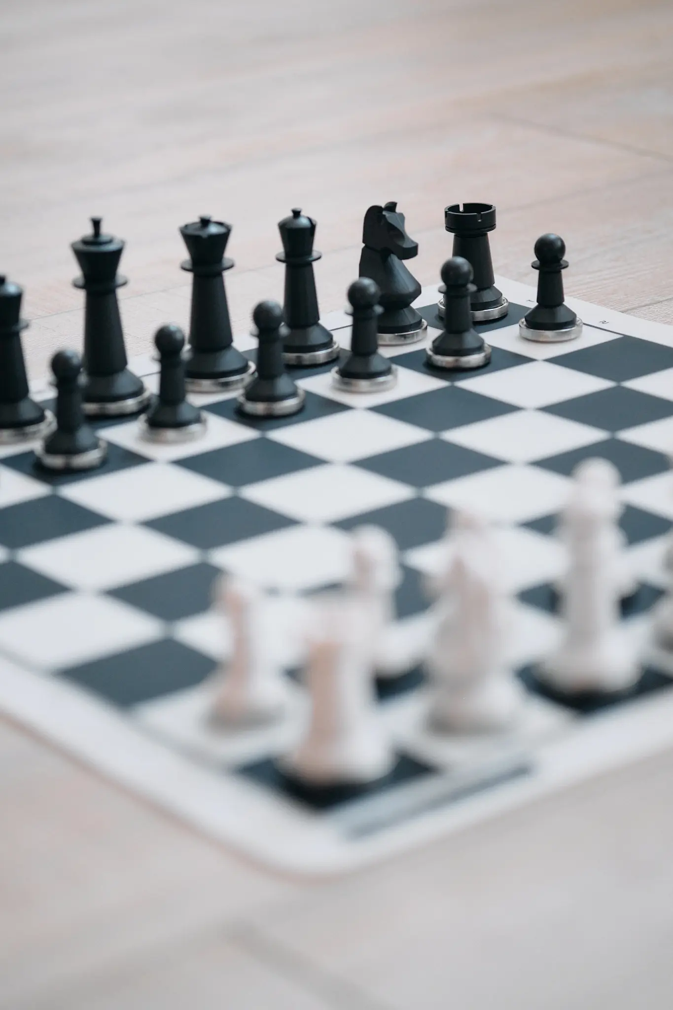 Nymzo Stanton Series 01 Chess Set Review — A Modern Take on a Classic Design